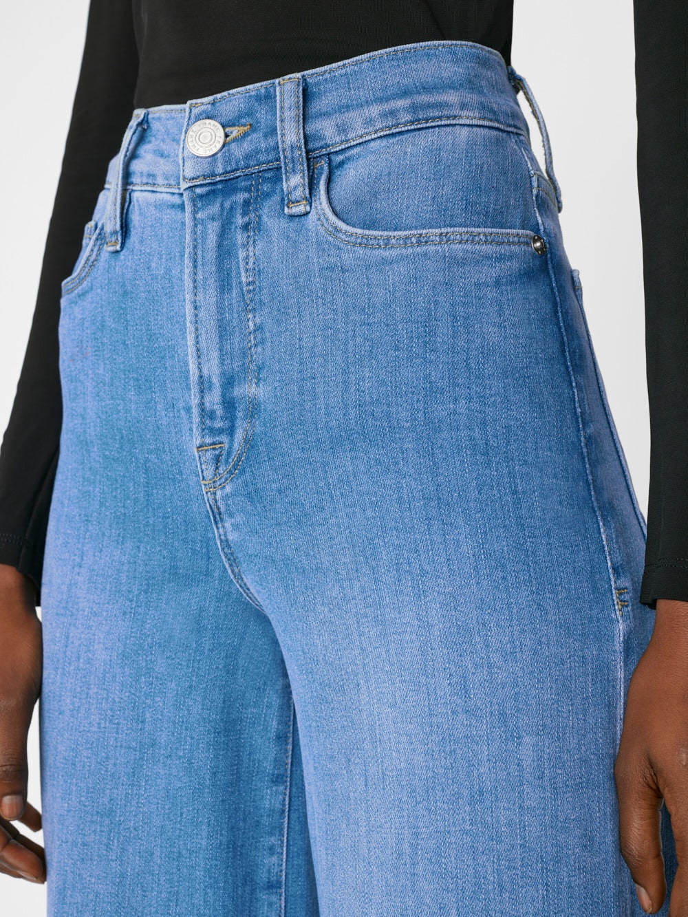 Le Palazzo Crop - Jonah