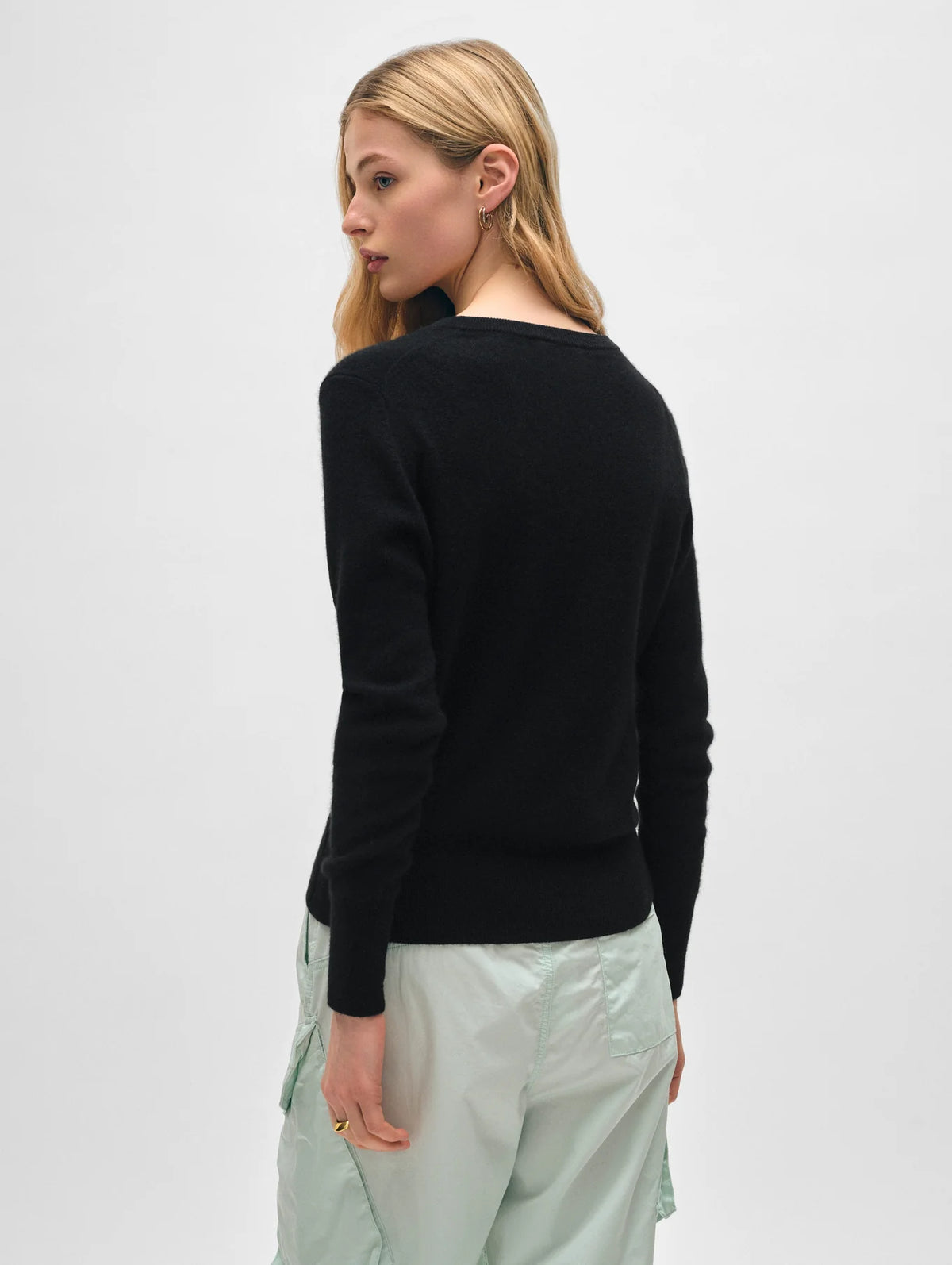 Essential Cashmere V Neck - Black