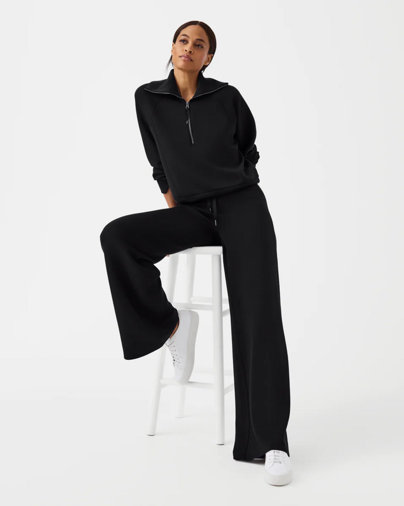 AirEssentials Wide Leg Pant - Very Black