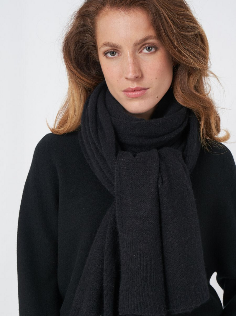 Knitted Scarf - Black