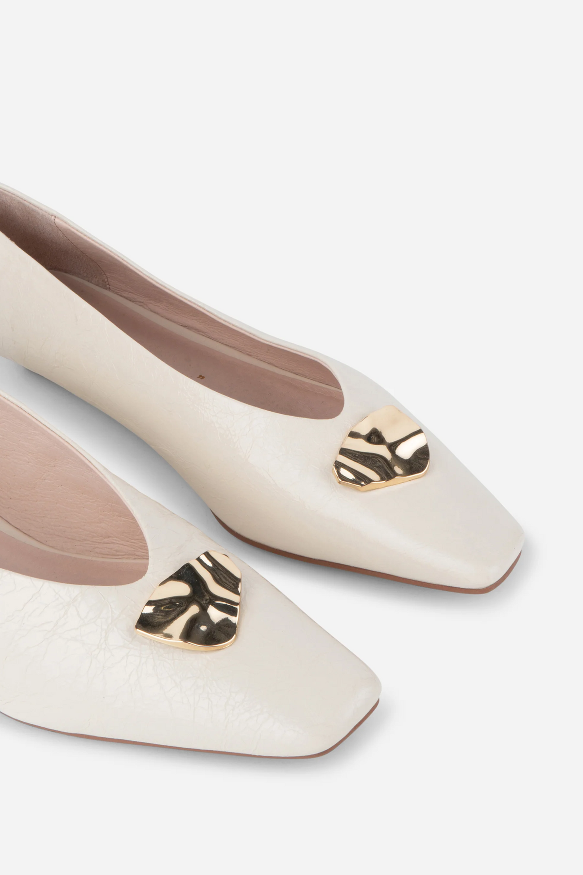 Celda Crinkle Patent Flat - Cream