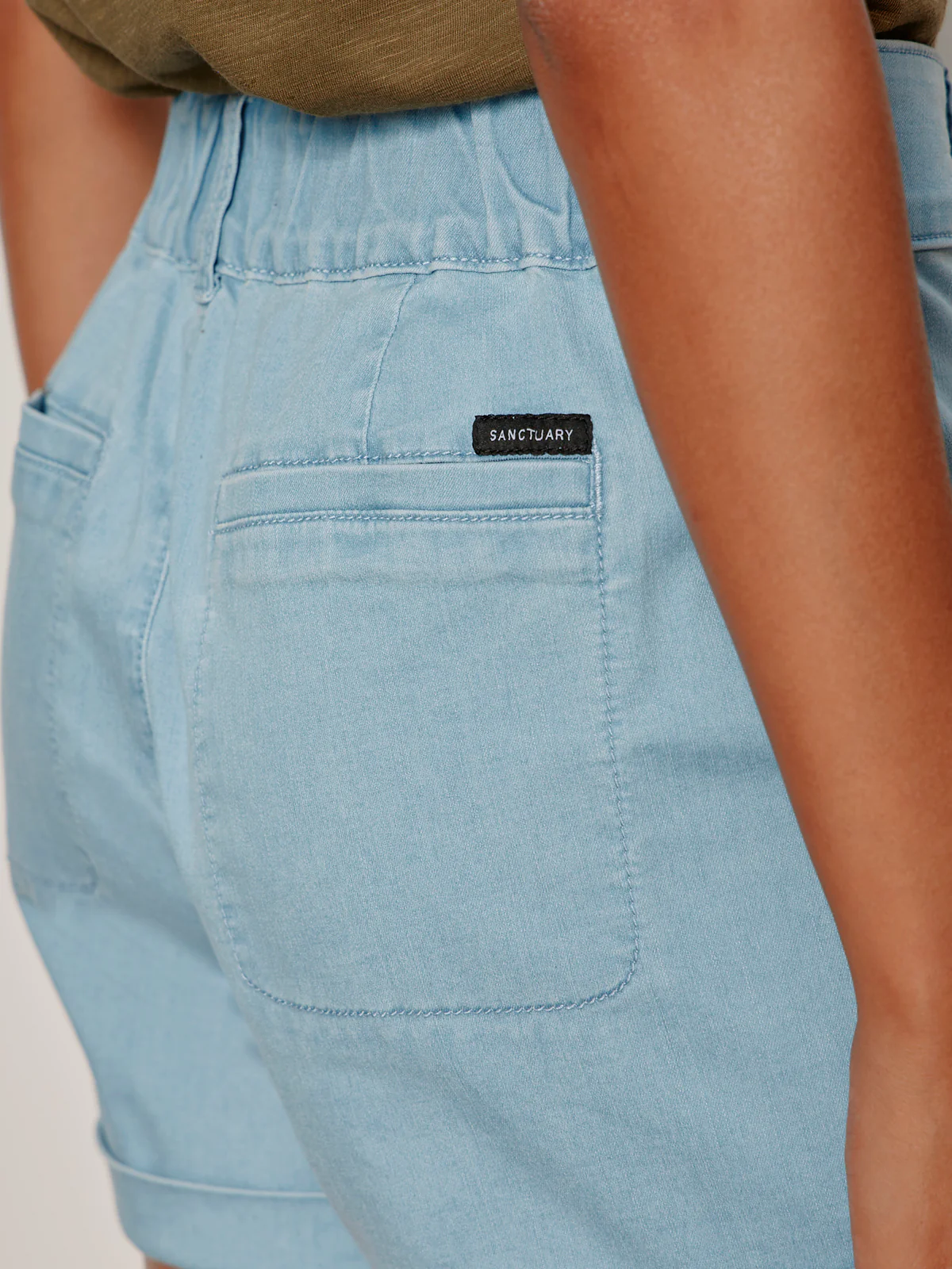 Wander On Short - Skyline