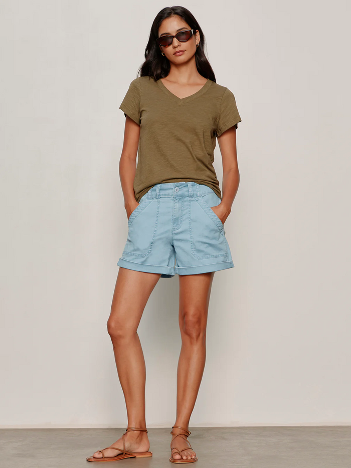 Wander On Short - Skyline