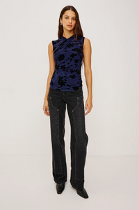 Lauris Top - Navy Tossed Roses