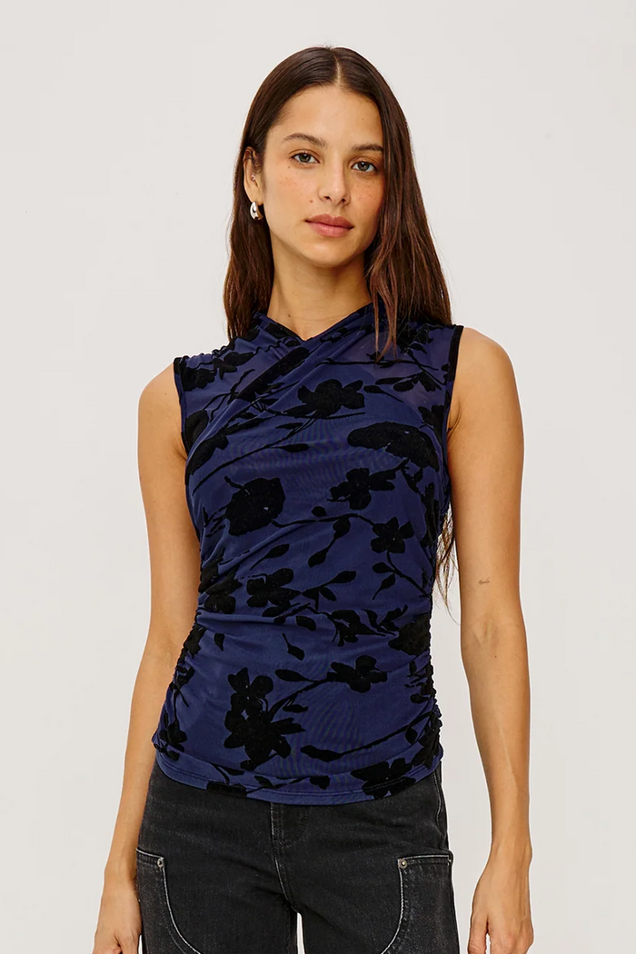 Lauris Top - Navy Tossed Roses