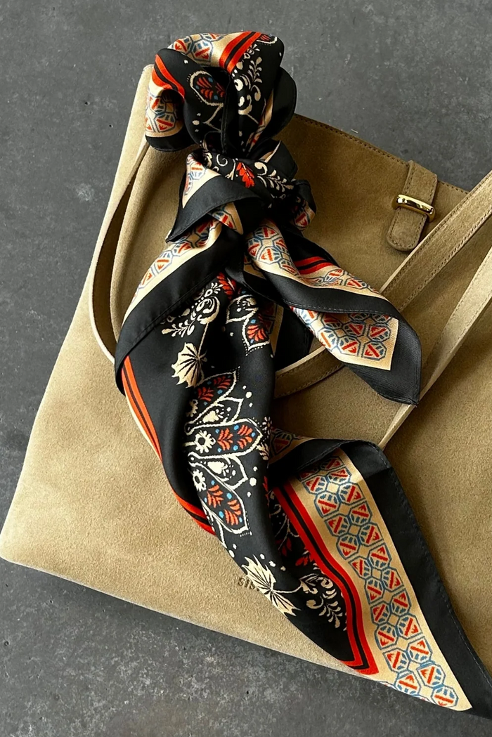 Carly Scarf