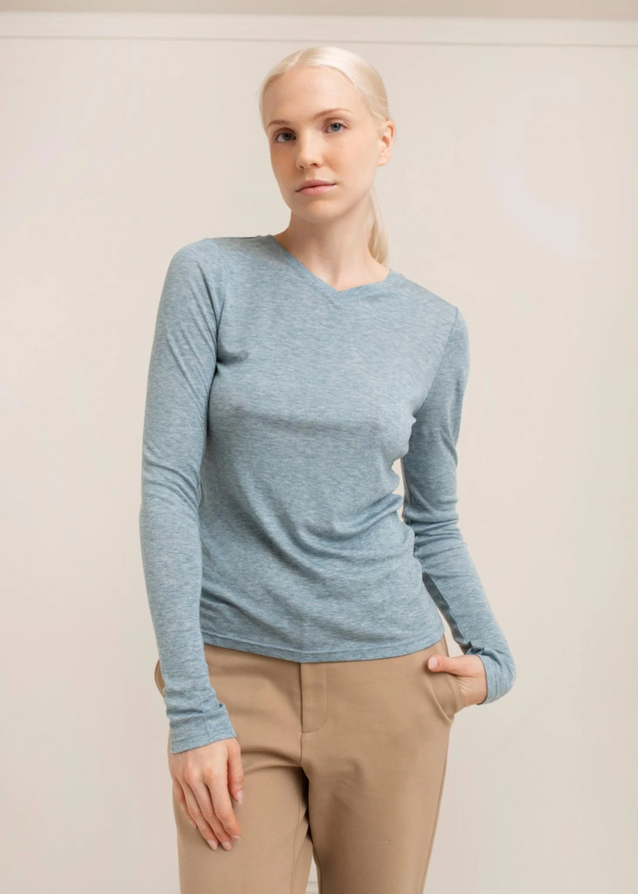 Nisa High V-Neck - Smoky Blue