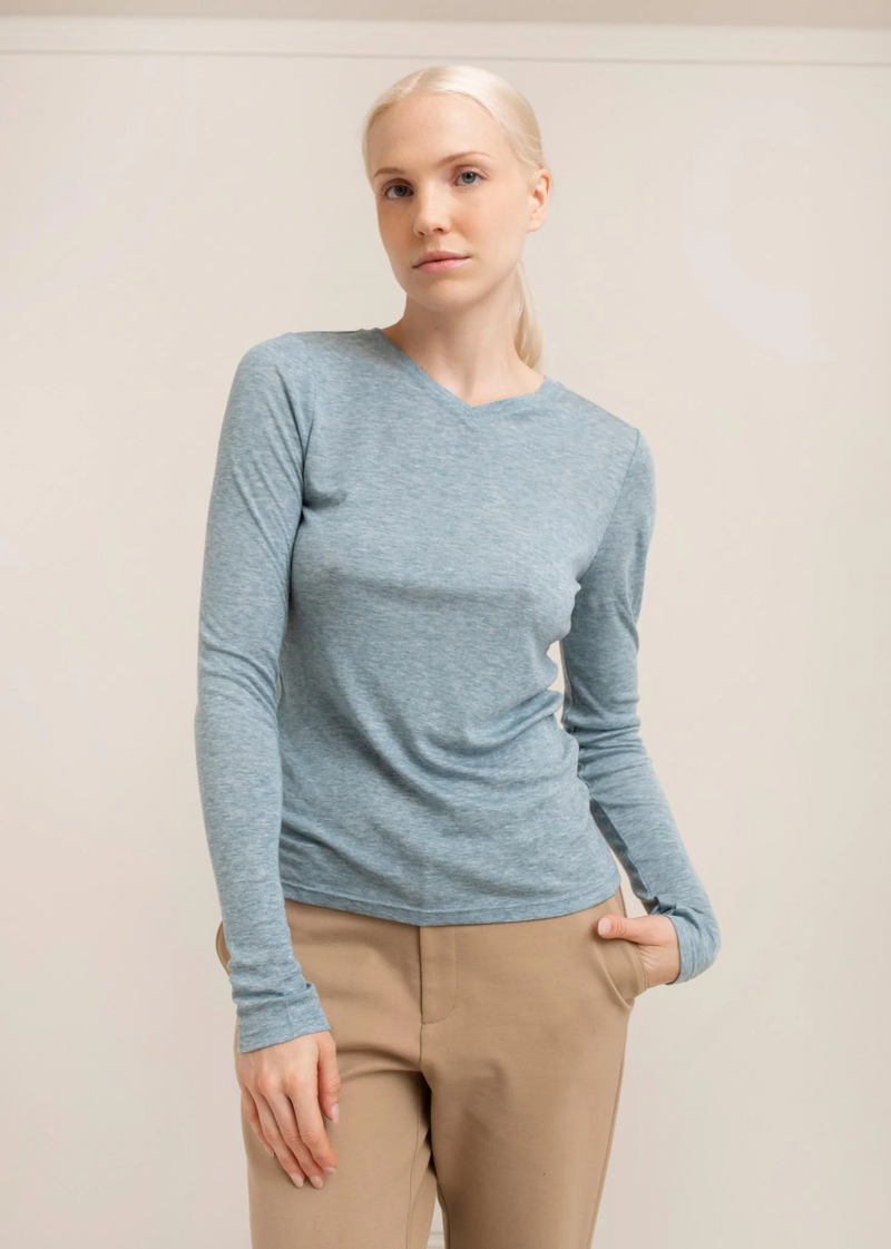 Nisa High V-Neck - Smoky Blue