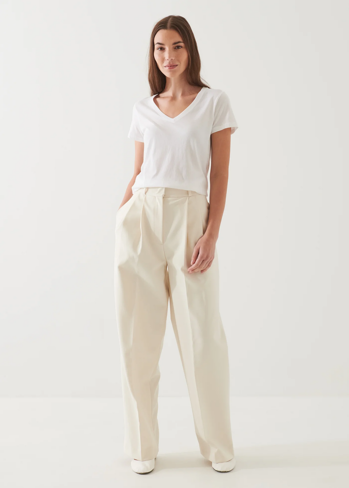 SS Pima Classic Fit VNeck- White