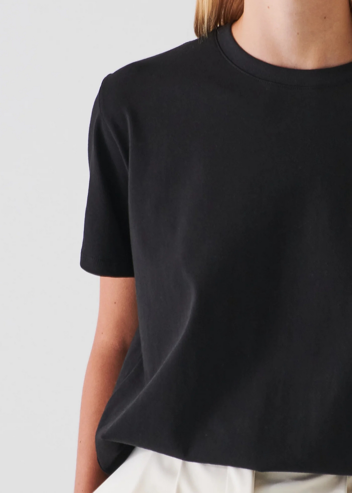 Iconic Pima Cotton Stretch Boyfriend T-Shirt - Black