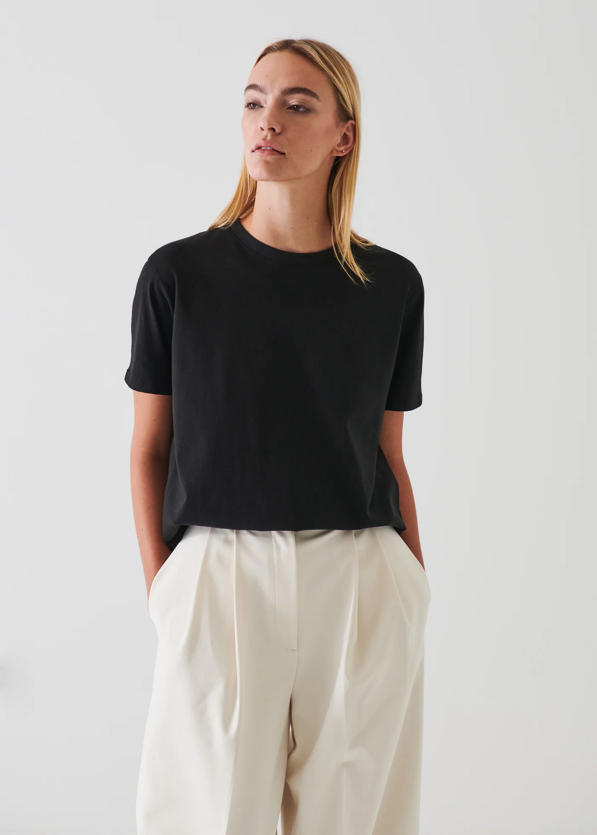 Iconic Pima Cotton Stretch Boyfriend T-Shirt - Black