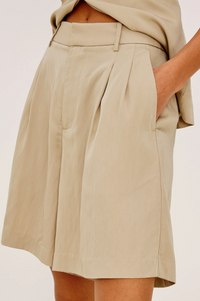 Zamora Short - Almond
