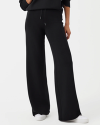 AirEssentials Wide Leg Pant - Very Black