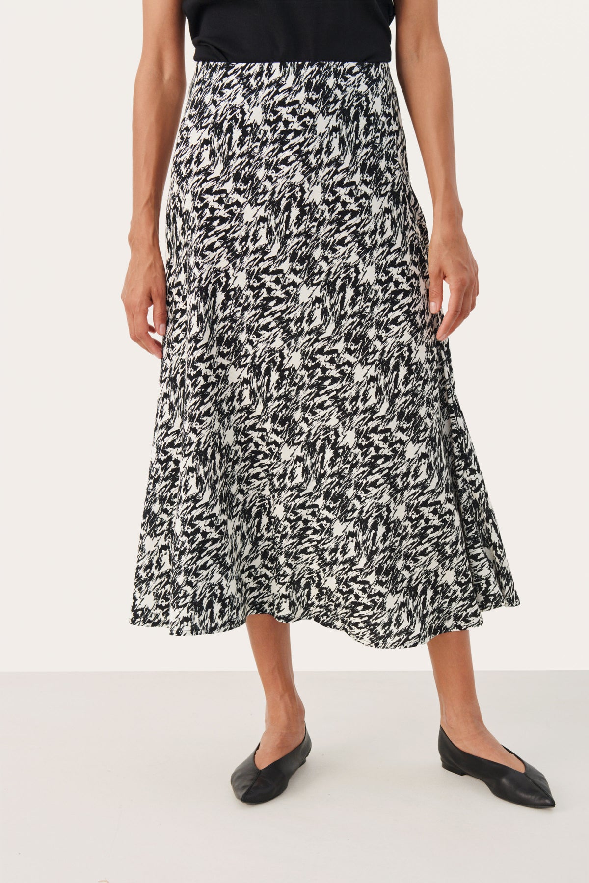 Rin Skirt - Black Texture Print