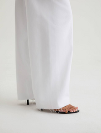 Hattie Barrel Crop - Gallery White