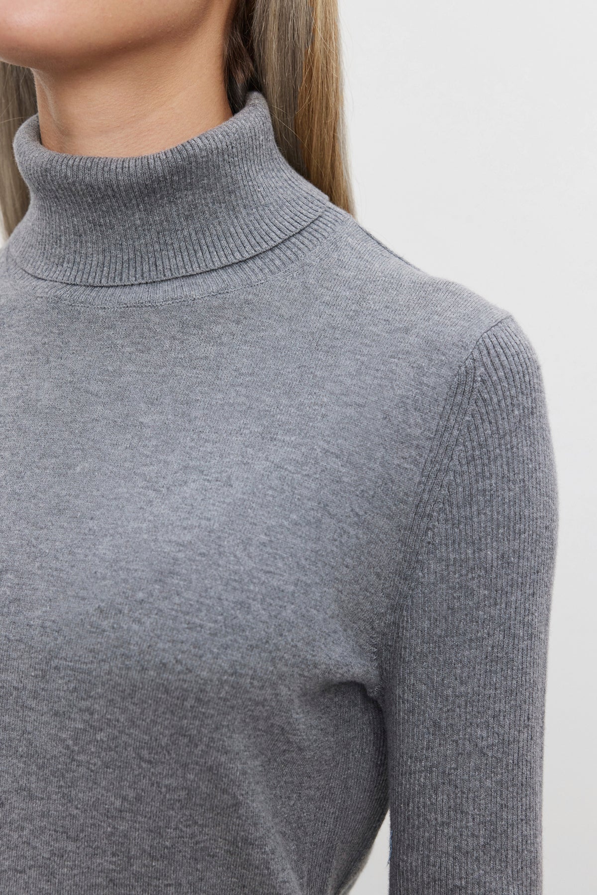 Korie Turtleneck Sweater - Medium Heather Grey