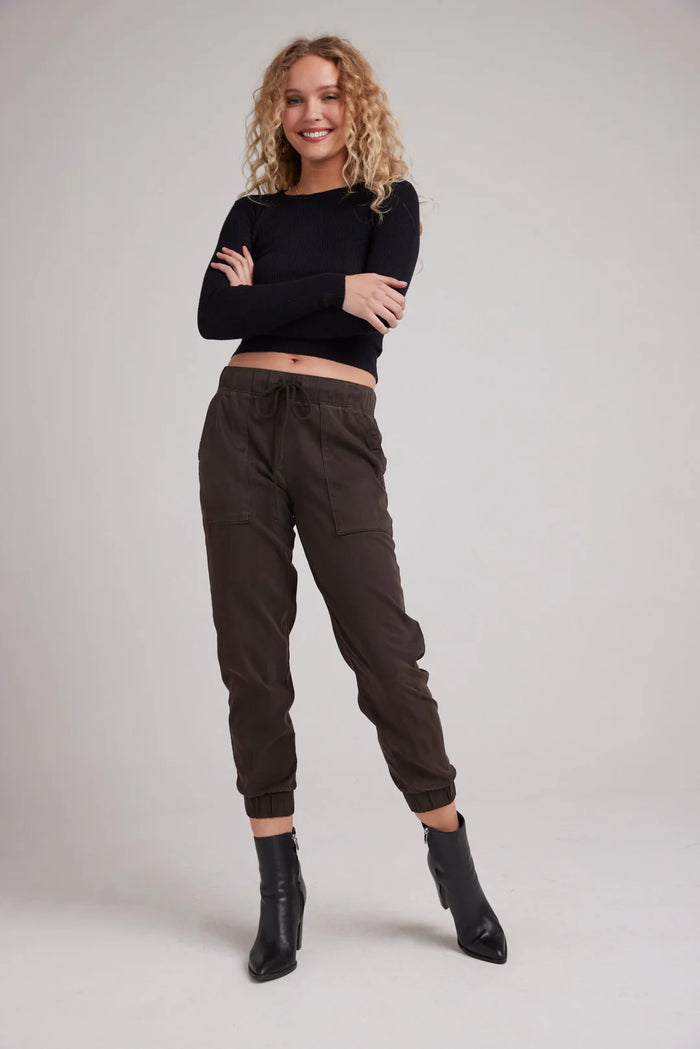 Jenna Cargo Trouser - Black - Bella Dahl – Twist Fashions Inc.