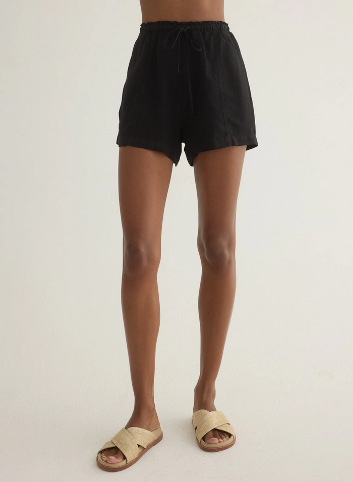 Seamed Ruffle Waist Short - Black