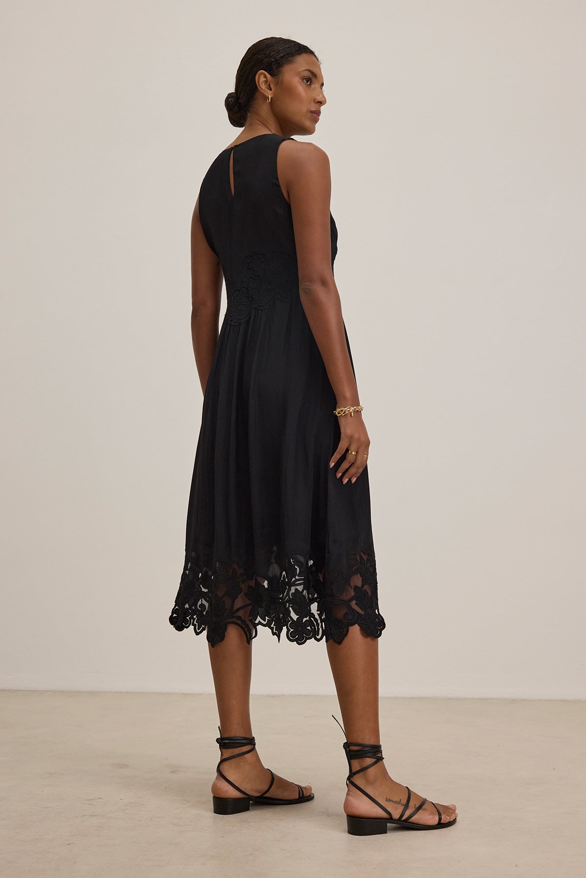 ワンピース Velvet by Graham & Spencer Bianca Lace Midi Dress Velvet by Graham & Spencer Bianca Lace Midi Dress